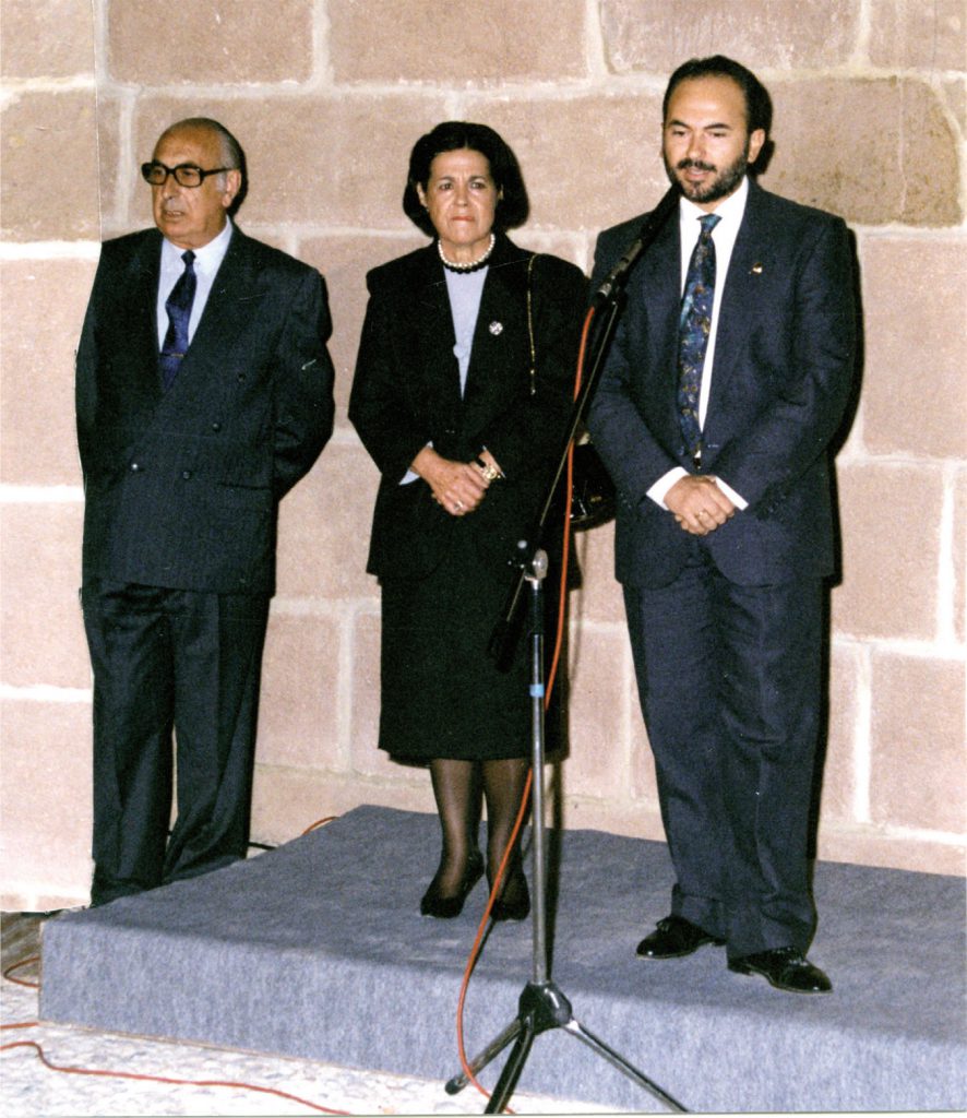 El autor con Rosita Sáez y Anastasio Campoy el día de la Inauguración del Museo (3 noviembre 1994)