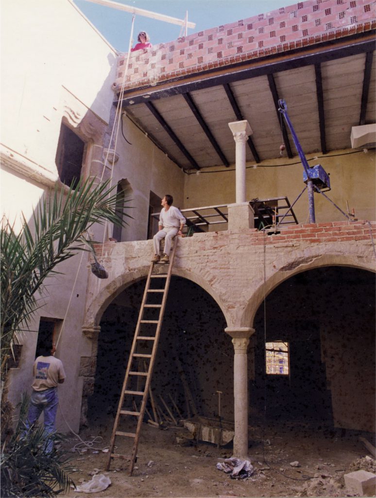 Trabajos de rehabilitación del patio interior del palacio por la Escuela Taller Bajo Almanzora.
